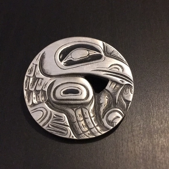 Beautiful Brooch - Picture 2 of 4